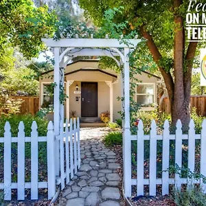Smart Eclectic Art House Near The Beat Holiday home Sacramento